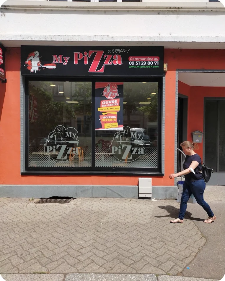 La devanture rouge de My Pizza, boulevard Poincaré